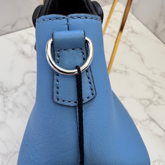 Fendi By The Way crossbody in blue calfskin leather - Picture 5 of 15